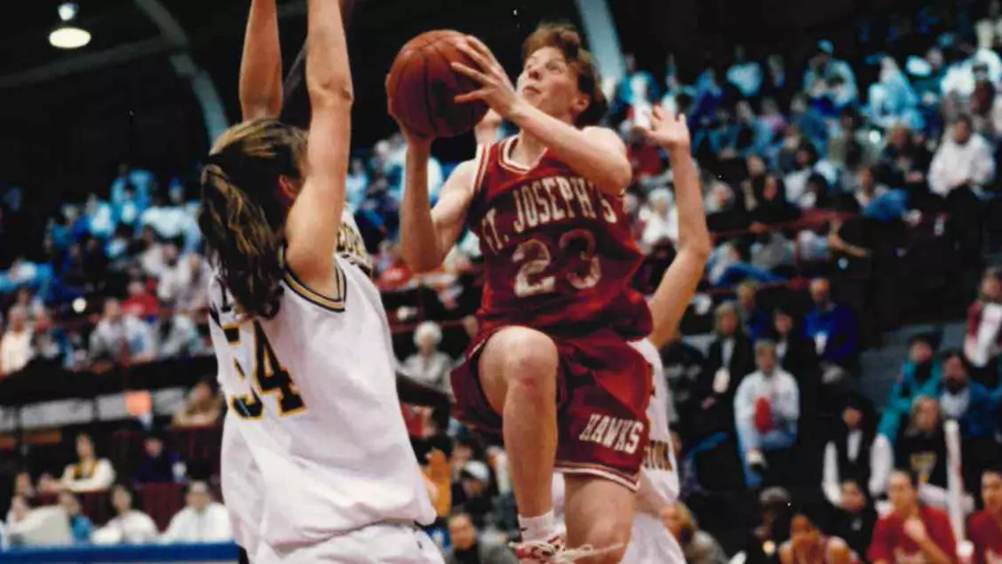 Amy Facer scored 1,138 points at Saint Joseph's from 1994–97. She is one of six inductees into the Big 5 Hall of Fame this year. (Photo: Saint Joseph's Athletics)